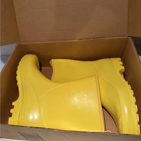 Hisea Yellow Mid-Calf Waterproof Rain Boots – Women’s Size 10 Rubber Rain Boots - Picture 13 of 15